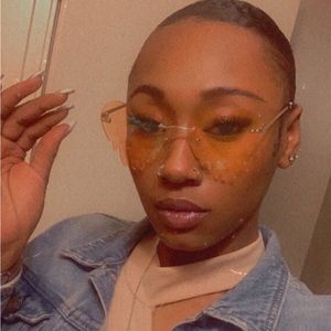 Meet your Posher, Tiara